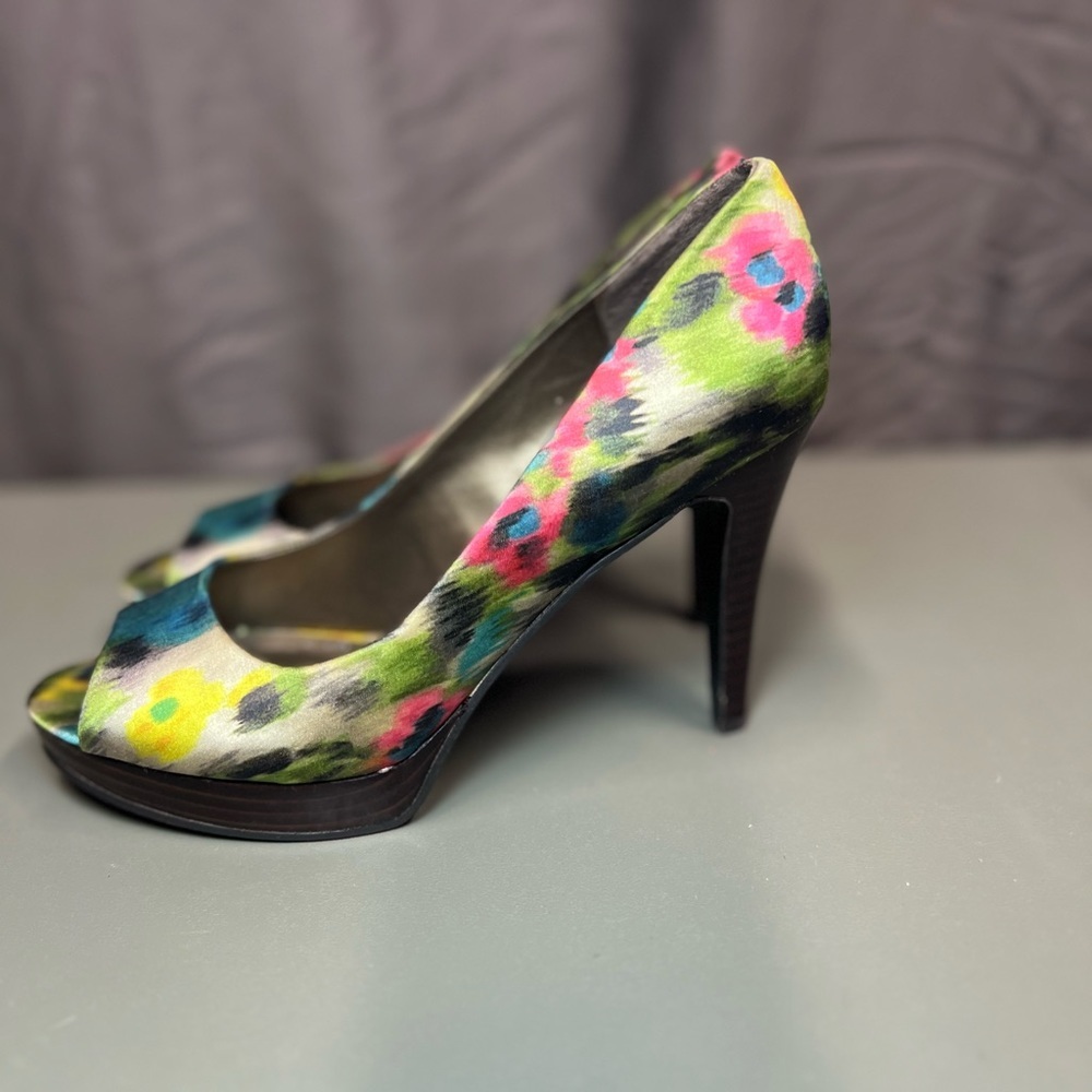 Bandolino Pumps BD7Jamara Abstract Floral Print PeepToe Multi-Color Size 6.5